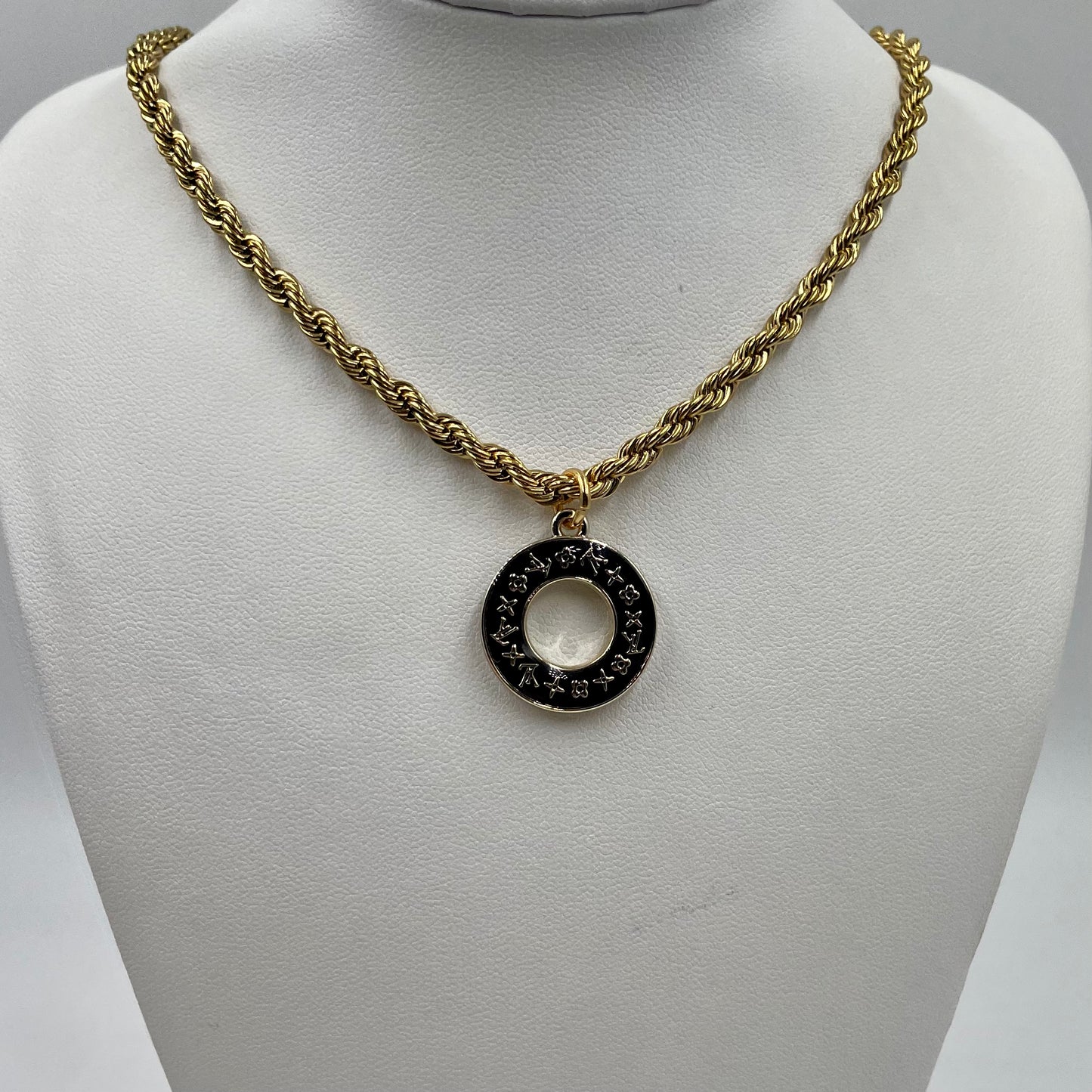 Collier upcyclé Roue